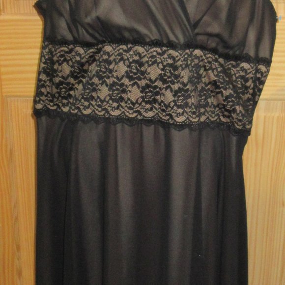 Black Dress: Size : Dressbarn Woman Collection: 24W - Picture 2 of 5
